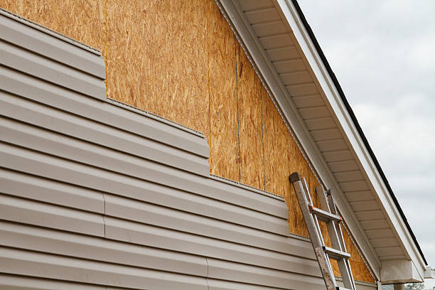 24/7 Emergency Vinyl Siding experts in North Granby, CT